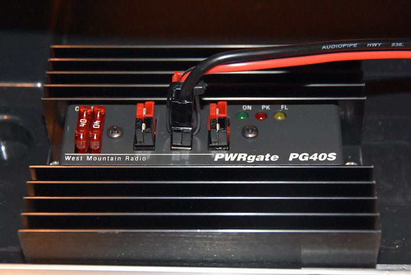 EMCOM Go Kit - PWRgate Battery Interface and Charger EMCOM Go Kit - PWRgate Battery Interface and Charger