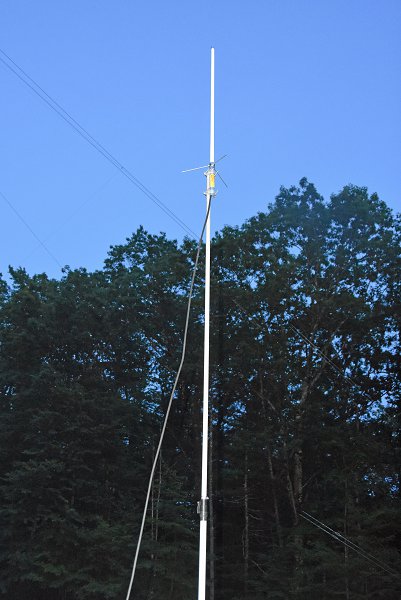 EMCOM Go Kt - Diamond X-30 Antenna and Mast EMCOM Go Kt - Diamond X-30 Antenna and Mast
