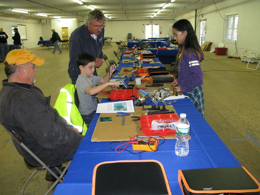 NETT Kit Building - Mackenzie,KE1NZY and Bill, AB1AV Mentoring